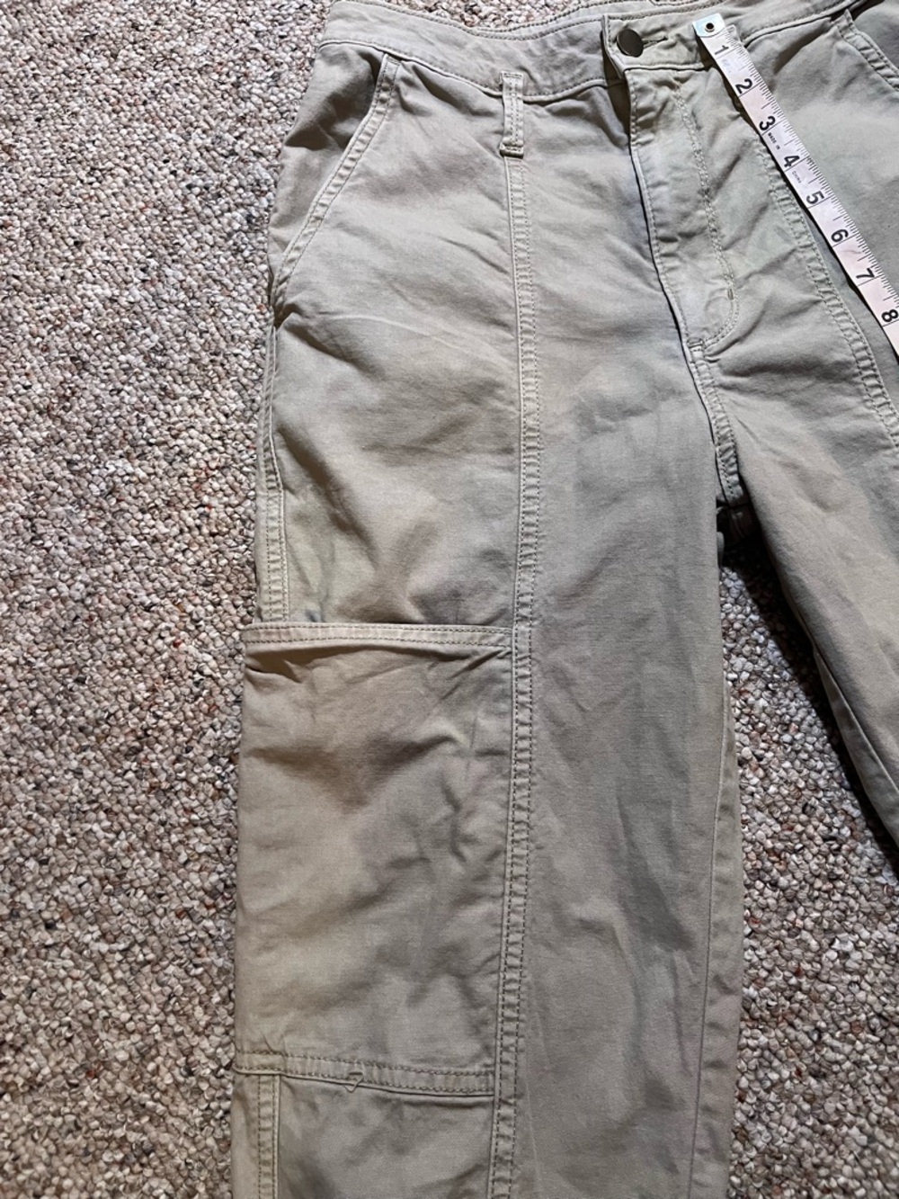 Universal Thread Utility Crop Cargo Pants in Olive Green - Picture 7 of 8